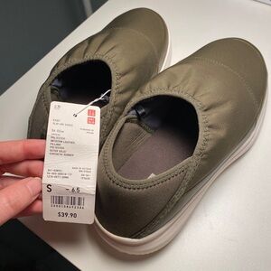 Uniqlo easy slip-on shoes NWT